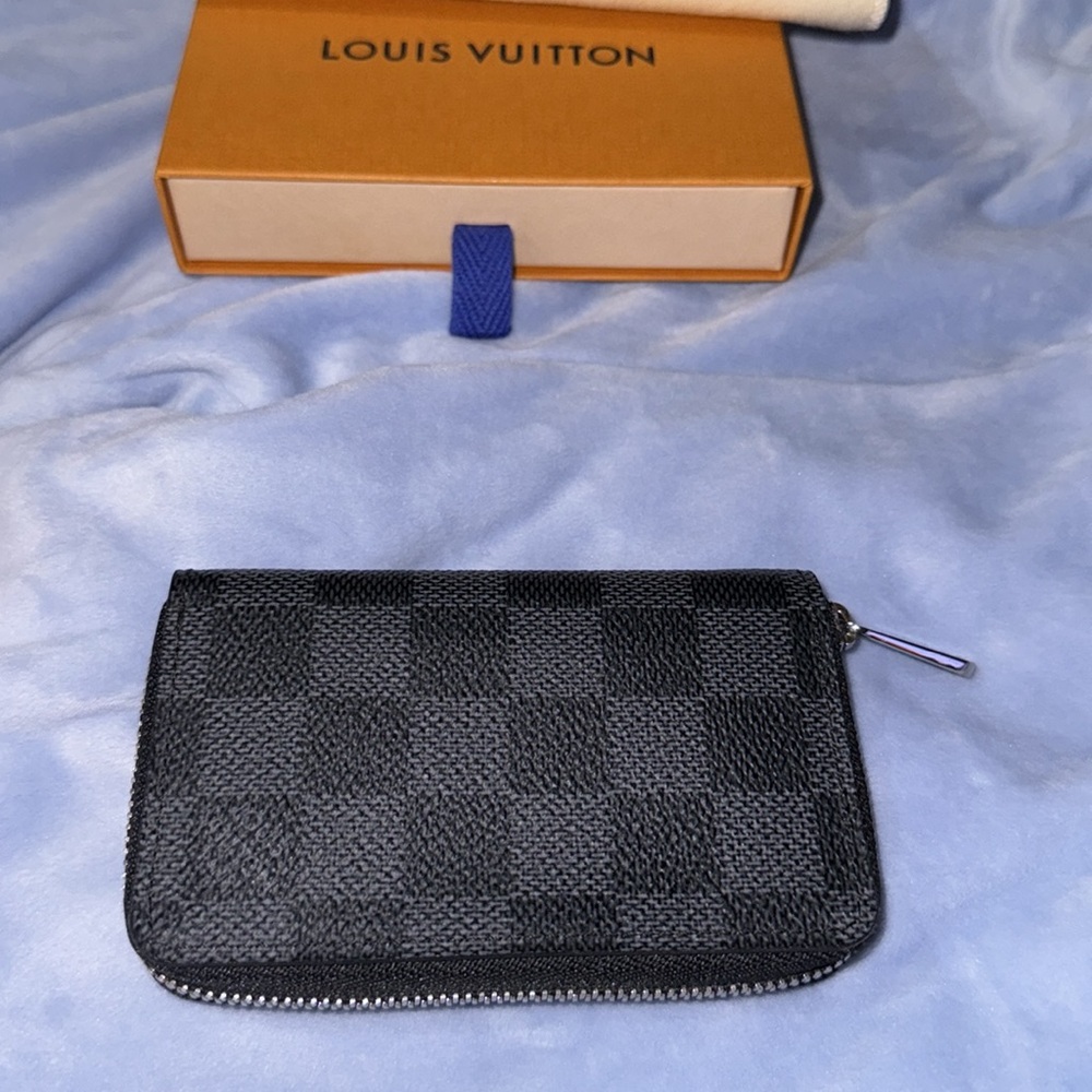 Men’s or Women’s Louis Vuitton Damier Coin Pouch! Brand New comes with Box! - Picture 3 of 15